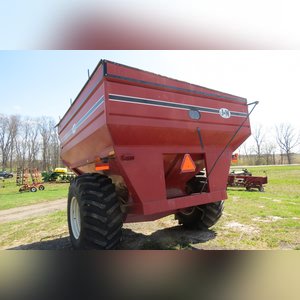 2001 J&M Grain Cart: model 750 grain cart SN # 5270, tarp and light kit, 30.5 tires