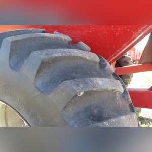 2001 J&M Grain Cart: model 750 grain cart SN # 5270, tarp and light kit, 30.5 tires