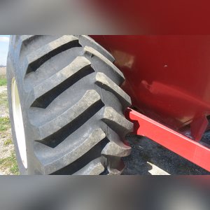 2001 J&M Grain Cart: model 750 grain cart SN # 5270, tarp and light kit, 30.5 tires