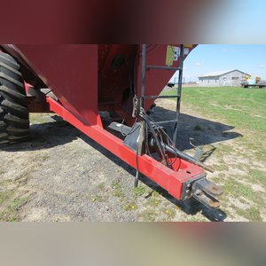 2001 J&M Grain Cart: model 750 grain cart SN # 5270, tarp and light kit, 30.5 tires