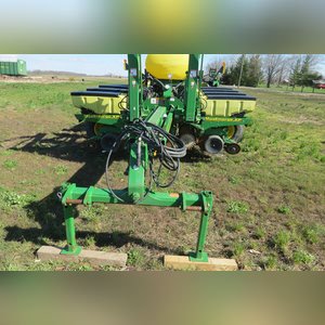 JD 2007 1770 NT Planter: 12 row corn planter, liq. fert, SN#A01770W720128