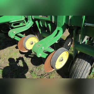 JD 2007 1770 NT Planter: 12 row corn planter, liq. fert, SN#A01770W720128
