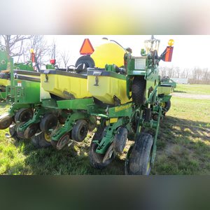 JD 2007 1770 NT Planter: 12 row corn planter, liq. fert, SN#A01770W720128