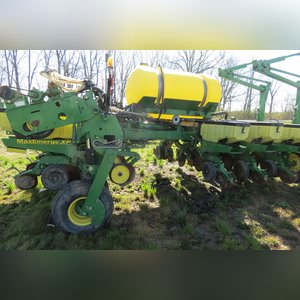 JD 2007 1770 NT Planter: 12 row corn planter, liq. fert, SN#A01770W720128