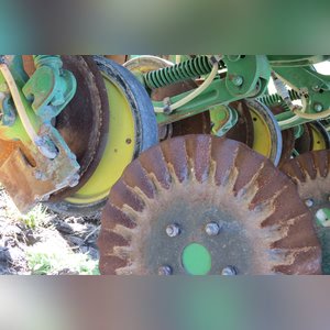 JD 2007 1770 NT Planter: 12 row corn planter, liq. fert, SN#A01770W720128