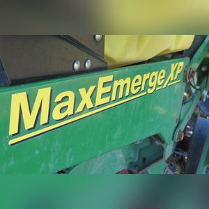 JD 2007 1770 NT Planter: 12 row corn planter, liq. fert, SN#A01770W720128