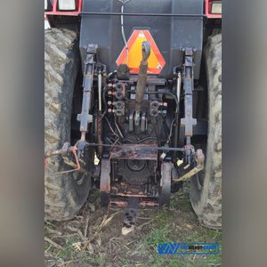 Case International 7130 Magnum tractor, MFWD, 18.4-42 rear tires, 16.9 R 28 front tires, 3 pt, 3 hyd remotes, 1000 pto, 18 speed, power shift, 8133 hrs, SN JJA0005309