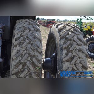 Case International 7130 Magnum tractor, MFWD, 18.4-42 rear tires, 16.9 R 28 front tires, 3 pt, 3 hyd remotes, 1000 pto, 18 speed, power shift, 8133 hrs, SN JJA0005309