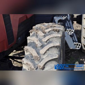 Case International 7220 Magnum tractor, 18.4 R 42 tires & duals, 14.9 R 28 tires, front wts, 18 speed, power shift, 1000 pto, 3 pt, 3 hyd remotes, 3661 hrs, SN JJA0054738