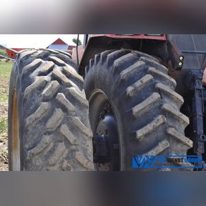 Case International 7220 Magnum tractor, 18.4 R 42 tires & duals, 14.9 R 28 tires, front wts, 18 speed, power shift, 1000 pto, 3 pt, 3 hyd remotes, 3661 hrs, SN JJA0054738
