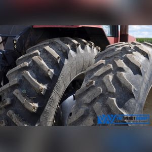 Case International 7220 Magnum tractor, 18.4 R 42 tires & duals, 14.9 R 28 tires, front wts, 18 speed, power shift, 1000 pto, 3 pt, 3 hyd remotes, 3661 hrs, SN JJA0054738