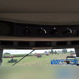 Case International 7220 Magnum tractor, 18.4 R 42 tires & duals, 14.9 R 28 tires, front wts, 18 speed, power shift, 1000 pto, 3 pt, 3 hyd remotes, 3661 hrs, SN JJA0054738