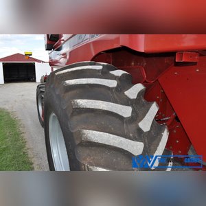 Case International 2588 AFS combine, 4 x 4, 30.5 L 32 drive tires, 18.4-26 rear tires, rock trap, field tracker, 2050 E/1645 rotor, AFS Pro 600 monitor, chaff spreader, SN HAJ300551