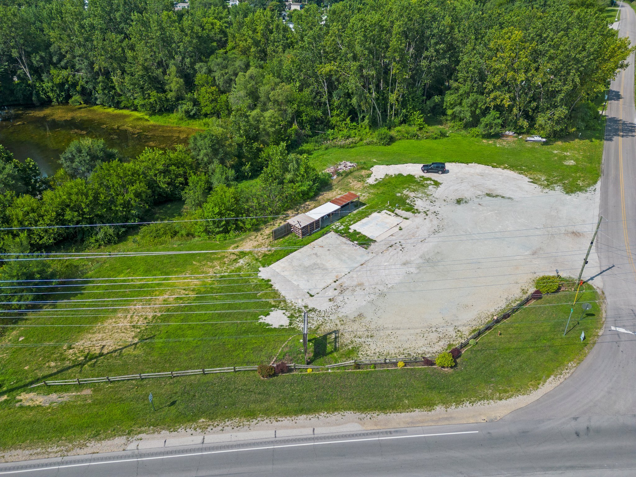 8041 E. 400 N., Leesburg