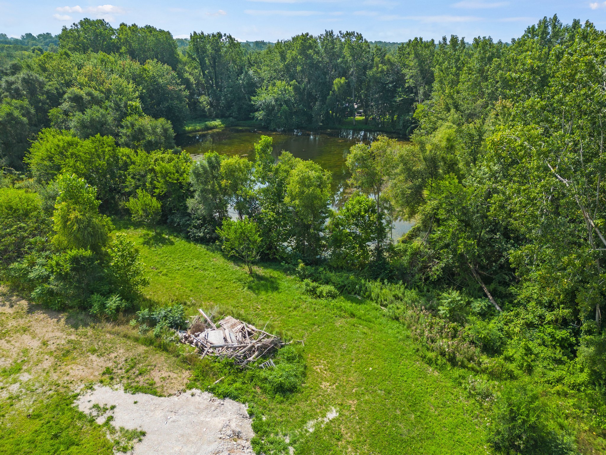 8041 E. 400 N., Leesburg