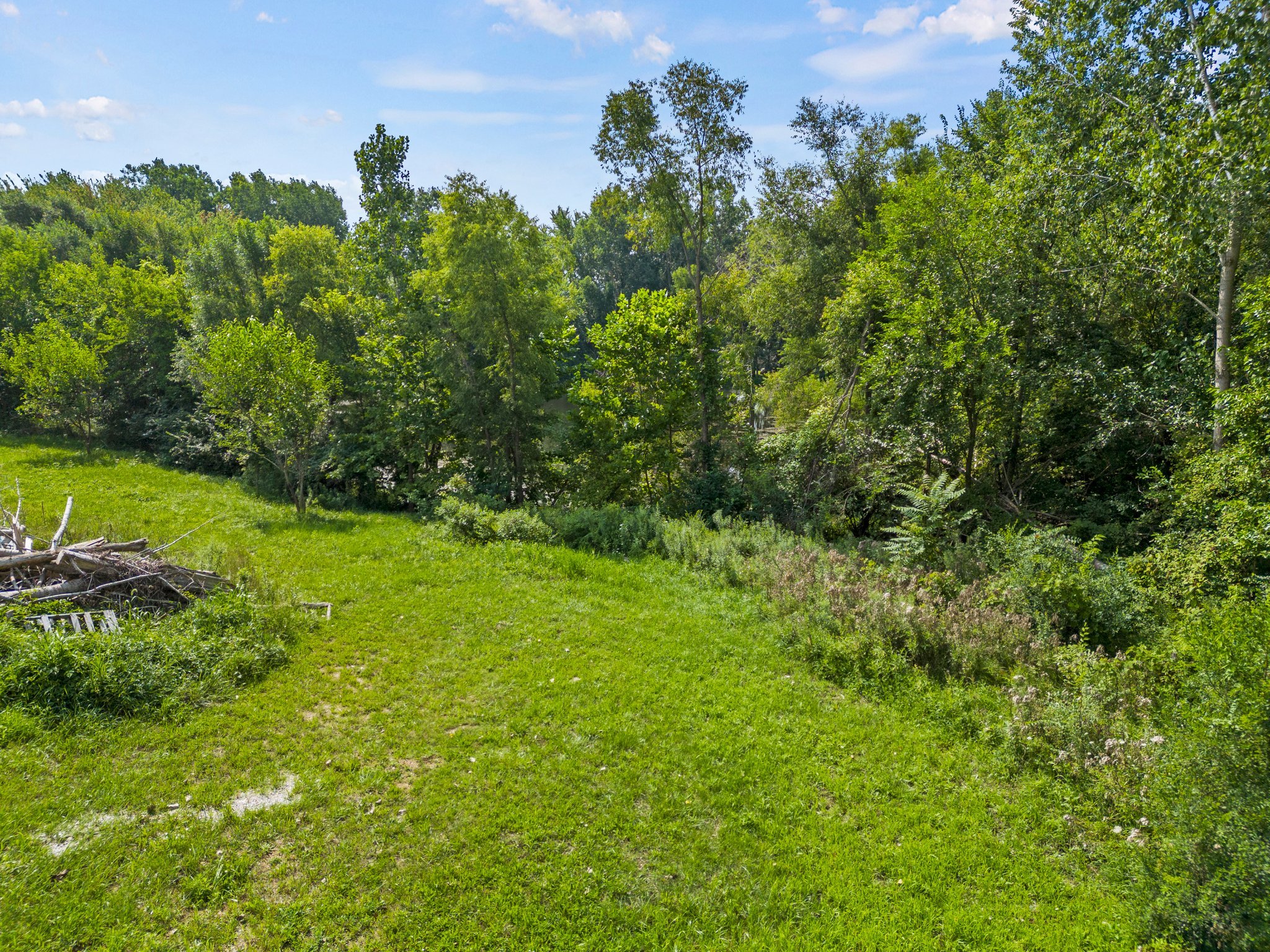 8041 E. 400 N., Leesburg