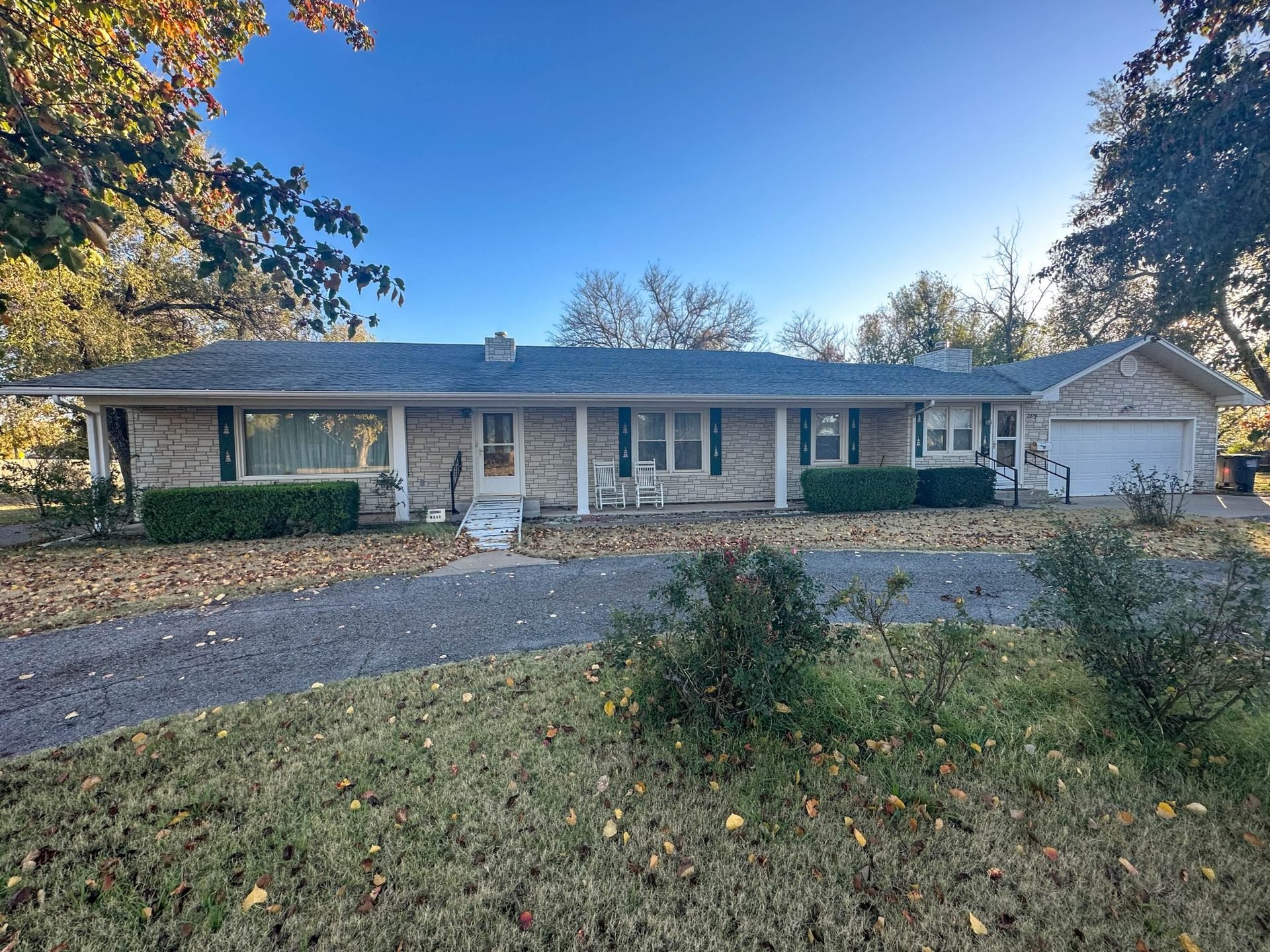 2819 W RANDOLPH AVE ENID OK * 2,886 SQ.FT.± * 3 BEDROOMS *2 BATHROOMS * SHOP * 1/2 ACRE