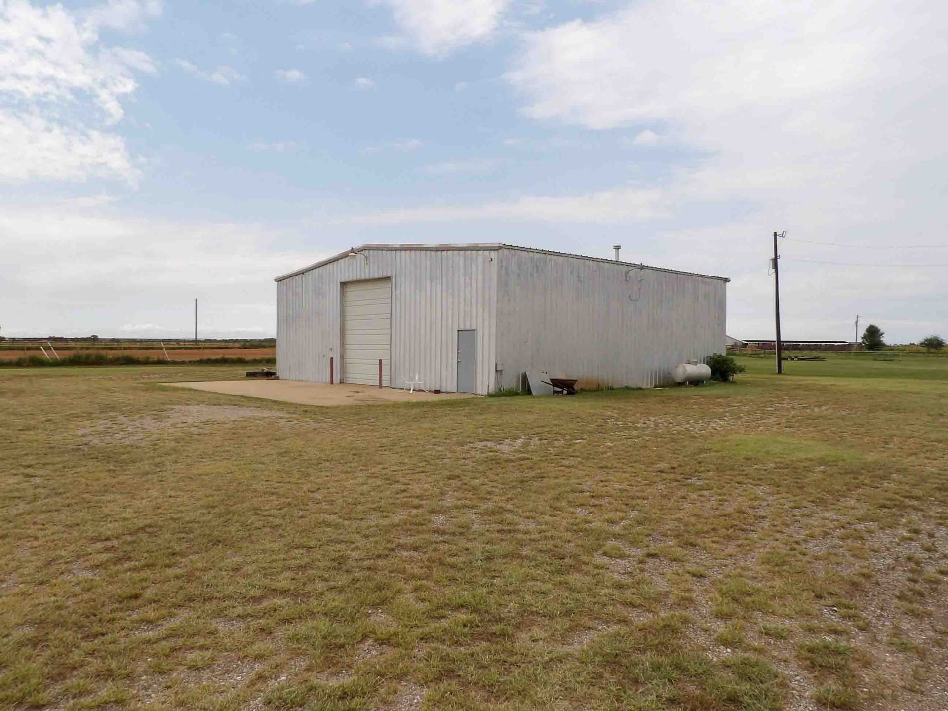 1-Acre Tract * 2500 Sq Ft Building * Insulated Kingfisher OK