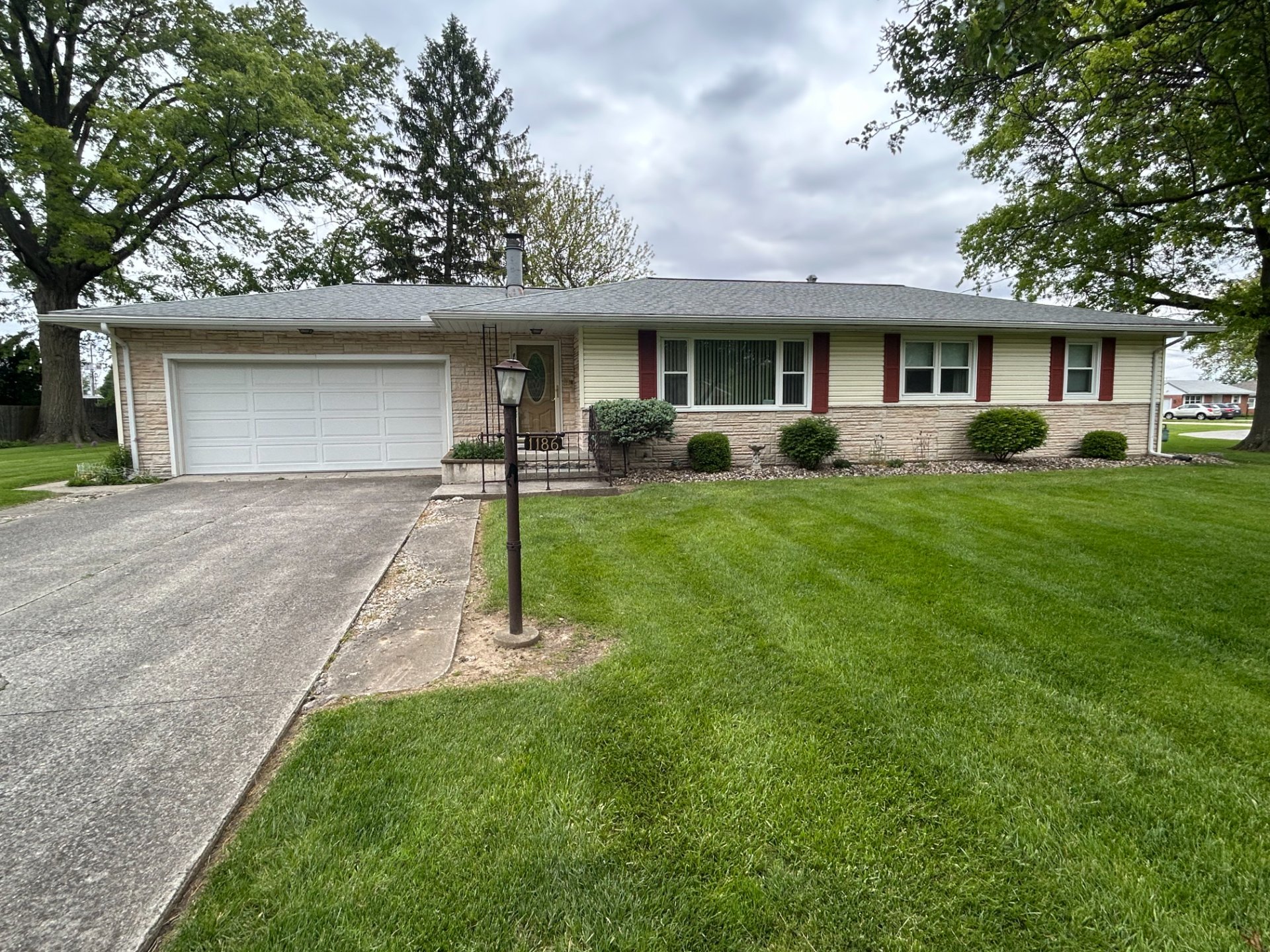 *UNDER CONTRACT* Traditional Listing- $229,500