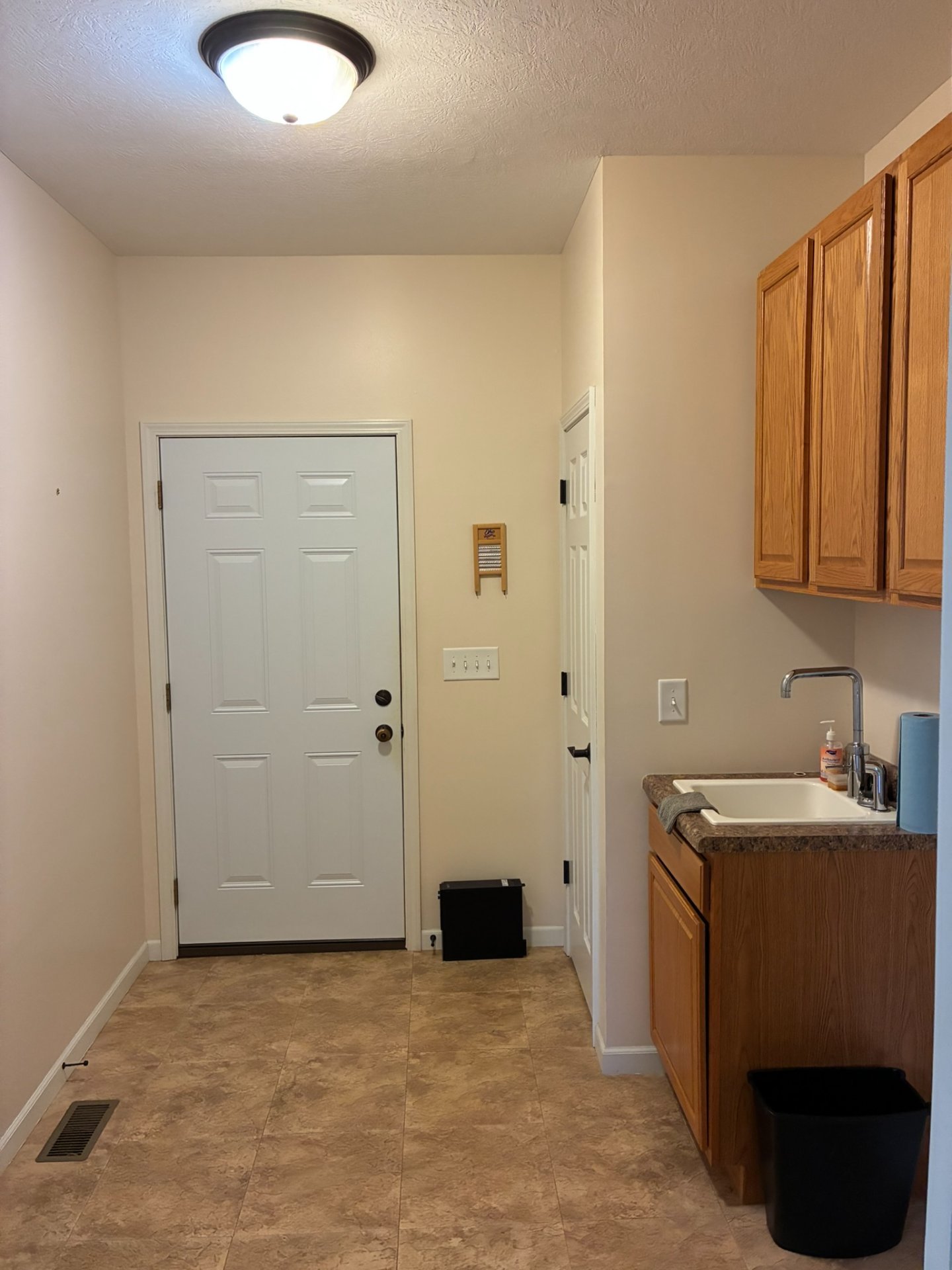 70318e9f-8180-4ae1-aeb2-aaf1fe86f32c.jpg